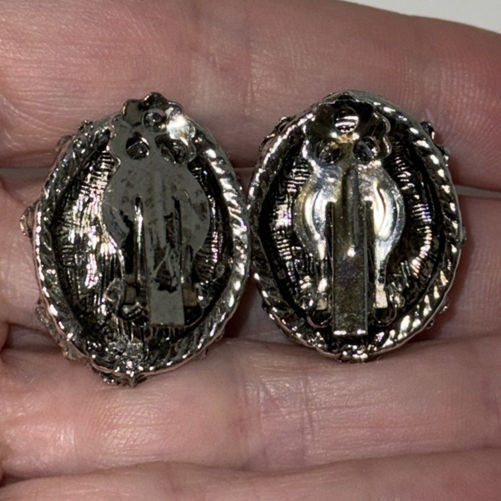 Chunky Oval Gemstone & Shell Mosaic Style Clip On Earrings Silver Tone - Picture 3 of 9